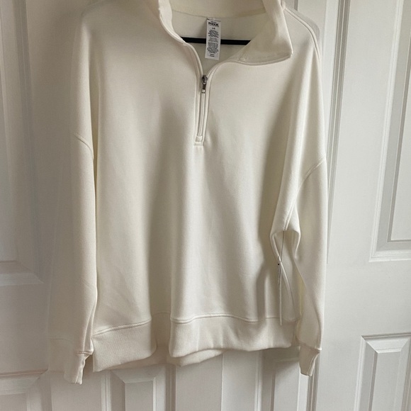 RBX White Women's athletic top - Picture 2 of 13